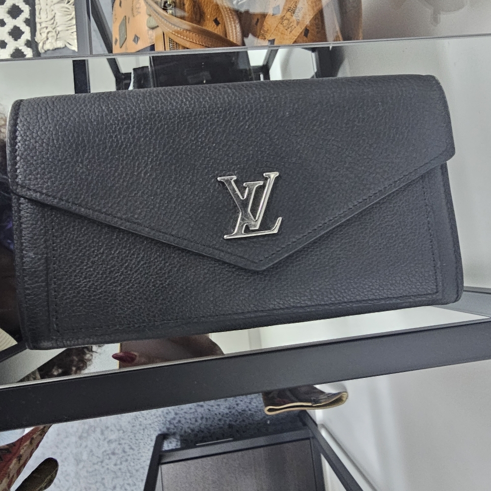 Louis Vuitton Black Lock Me Wallet